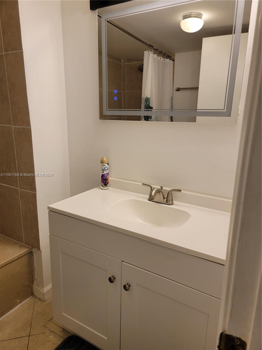 1301 NE 7th St 213, Hallandale Beach, Florida 33009, 2 Bedrooms Bedrooms, ,2 BathroomsBathrooms,Residentiallease,For Rent,1301 NE 7th St 213,A11561768