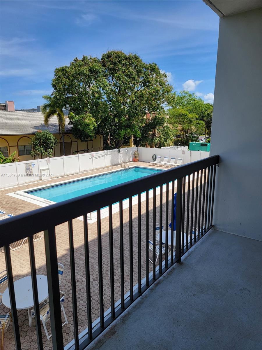 1301 NE 7th St 213, Hallandale Beach, Florida 33009, 2 Bedrooms Bedrooms, ,2 BathroomsBathrooms,Residentiallease,For Rent,1301 NE 7th St 213,A11561768