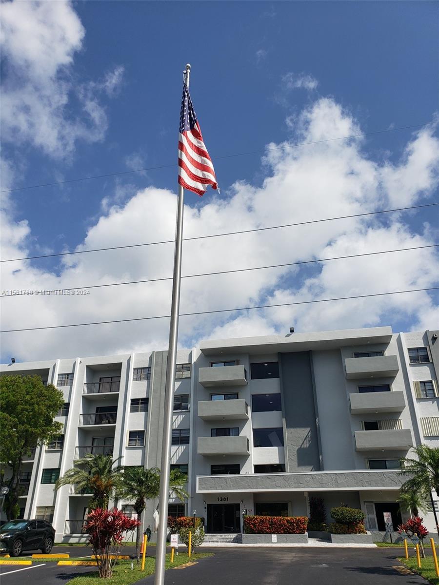 1301 NE 7th St 213, Hallandale Beach, Florida 33009, 2 Bedrooms Bedrooms, ,2 BathroomsBathrooms,Residentiallease,For Rent,1301 NE 7th St 213,A11561768