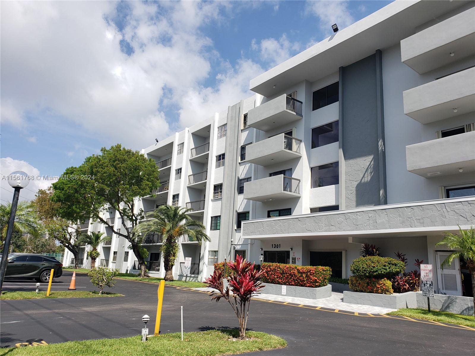 1301 NE 7th St 213, Hallandale Beach, Florida 33009, 2 Bedrooms Bedrooms, ,2 BathroomsBathrooms,Residentiallease,For Rent,1301 NE 7th St 213,A11561768