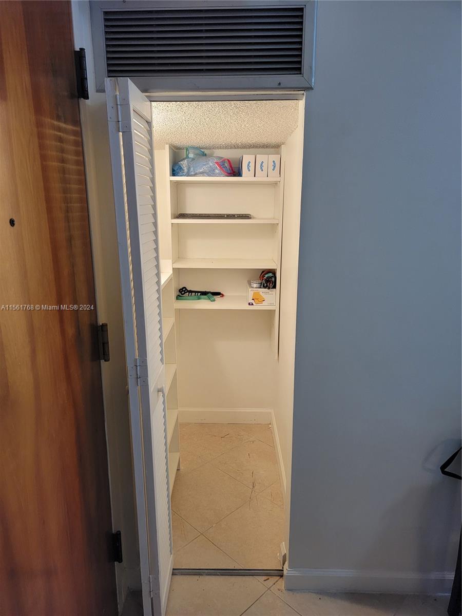 1301 NE 7th St 213, Hallandale Beach, Florida 33009, 2 Bedrooms Bedrooms, ,2 BathroomsBathrooms,Residentiallease,For Rent,1301 NE 7th St 213,A11561768