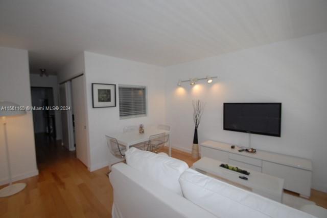 945 Meridian Ave 3, Miami Beach, Florida 33139, ,1 BathroomBathrooms,Residential,For Sale,945 Meridian Ave 3,A11561160