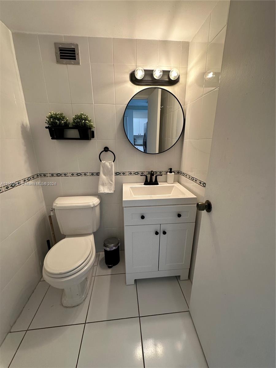 5601 Collins Ave 1219, Miami Beach, Florida 33140, 1 Bedroom Bedrooms, ,1 BathroomBathrooms,Residential,For Sale,5601 Collins Ave 1219,A11560903