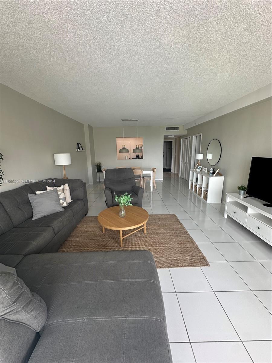 5601 Collins Ave 1219, Miami Beach, Florida 33140, 1 Bedroom Bedrooms, ,1 BathroomBathrooms,Residential,For Sale,5601 Collins Ave 1219,A11560903