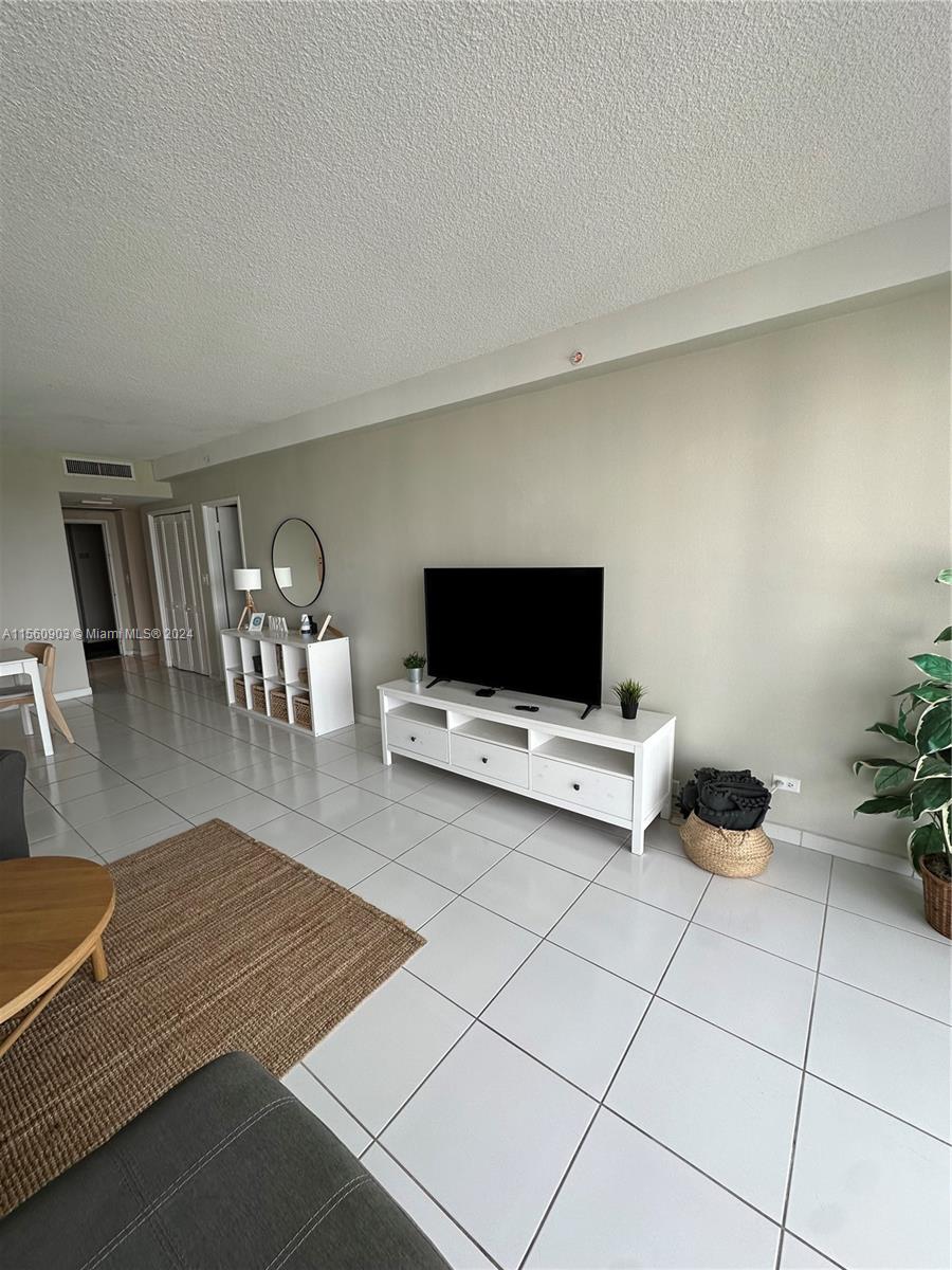 5601 Collins Ave 1219, Miami Beach, Florida 33140, 1 Bedroom Bedrooms, ,1 BathroomBathrooms,Residential,For Sale,5601 Collins Ave 1219,A11560903