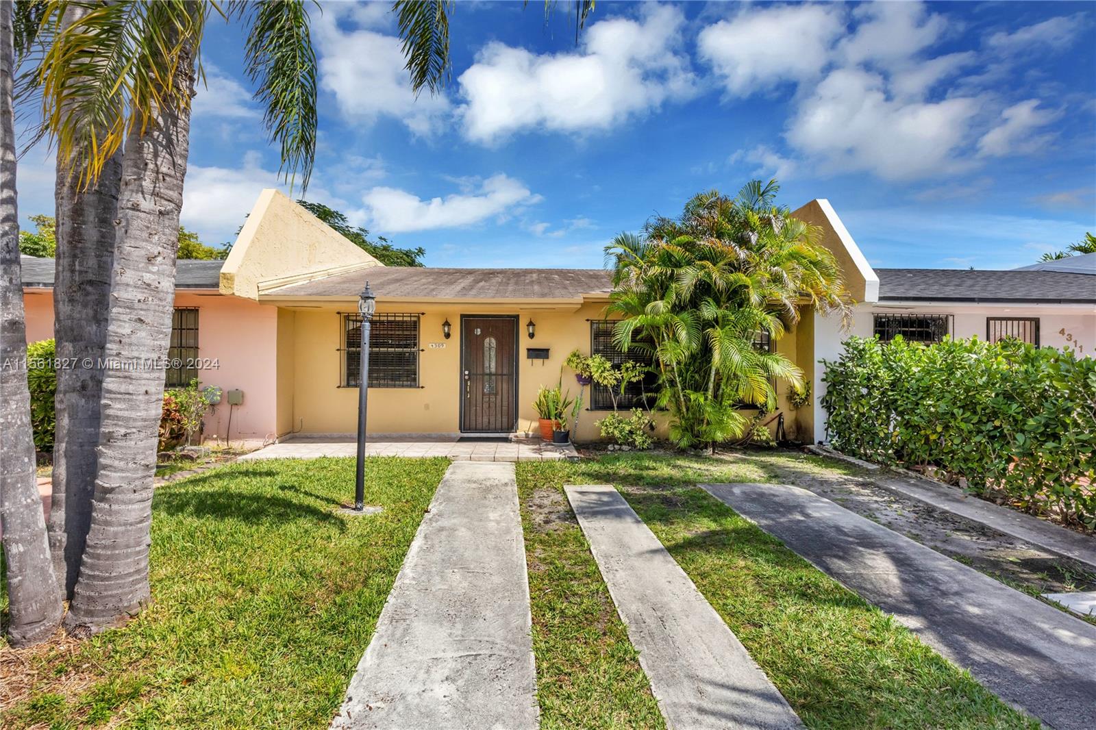 4309 SW 69th Ave  For Sale A11561827, FL