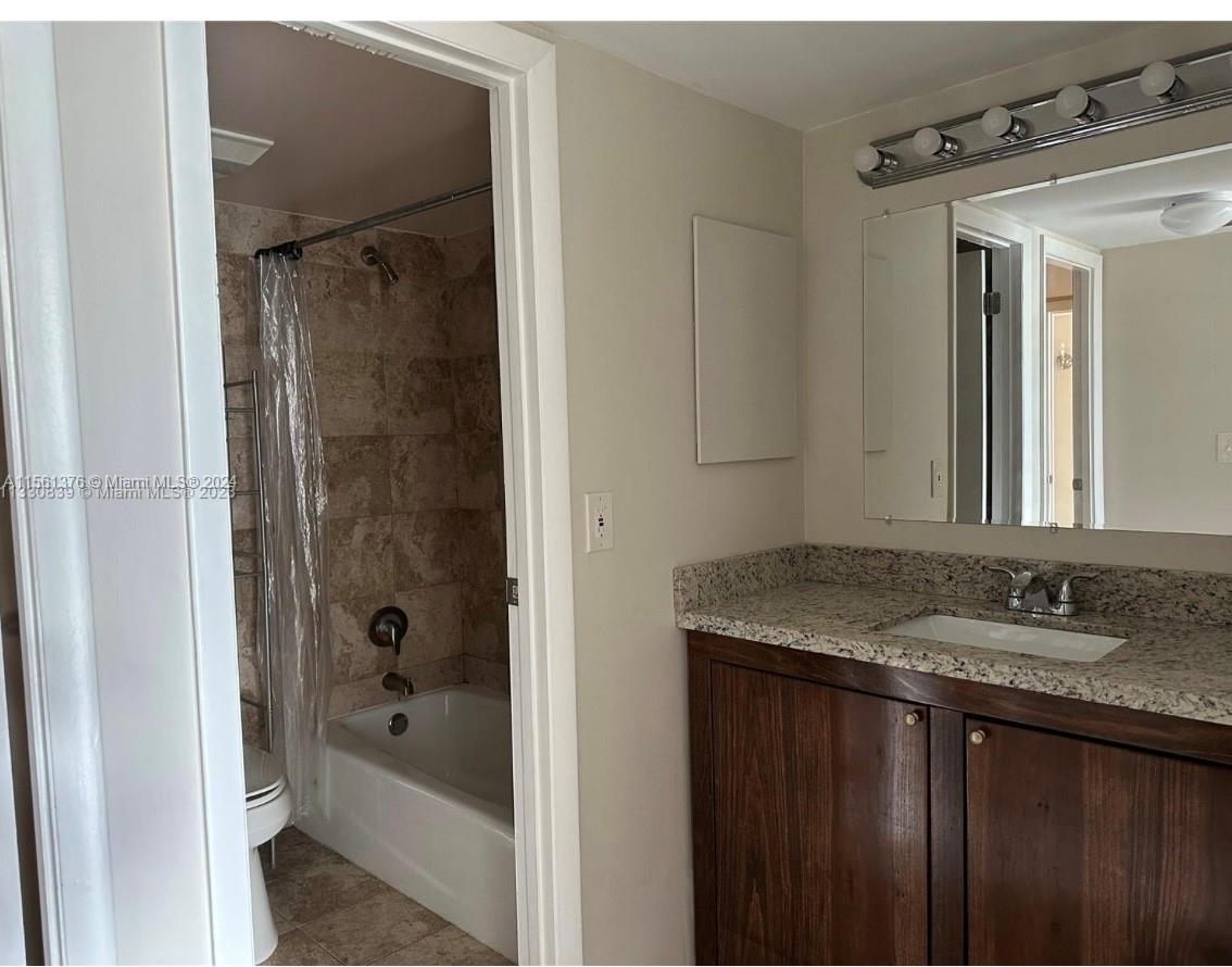 3301 N Country Club Dr 704, Aventura, Florida 33180, 1 Bedroom Bedrooms, ,1 BathroomBathrooms,Residentiallease,For Rent,3301 N Country Club Dr 704,A11561376