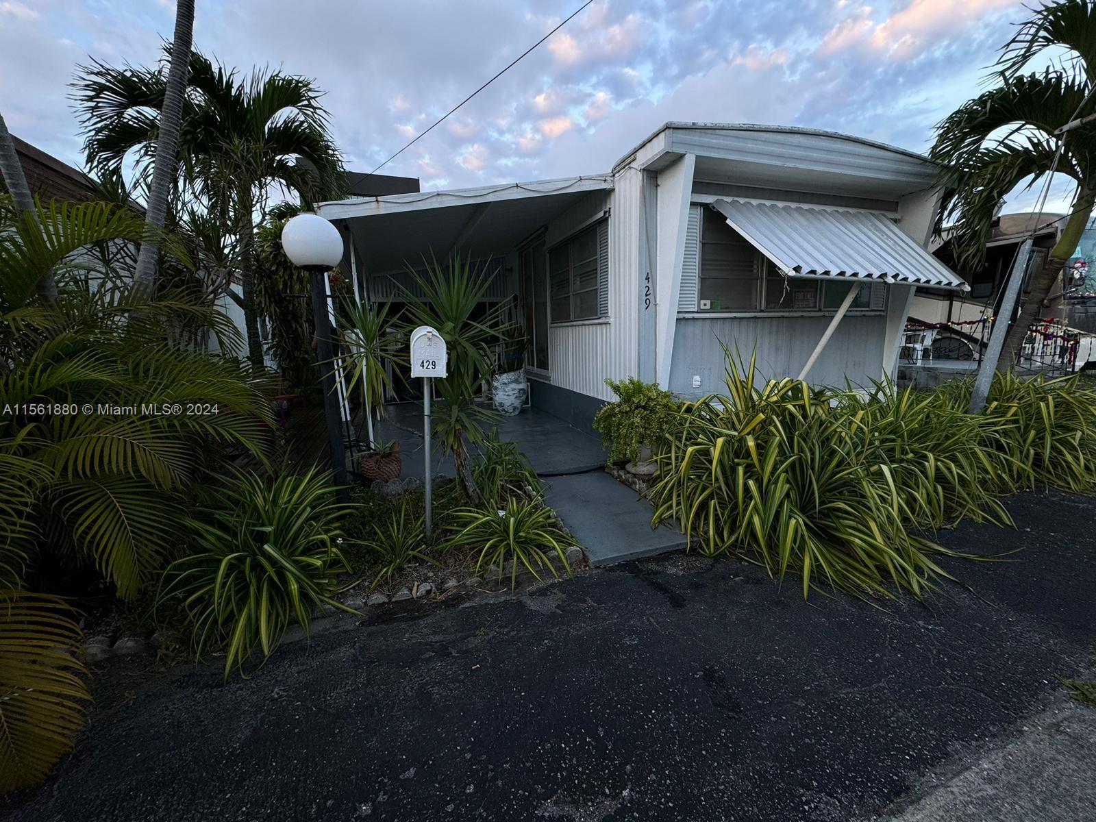 429 NE 5th Ct, Hallandale Beach, Florida 33009, 2 Bedrooms Bedrooms, ,1 BathroomBathrooms,Residential,For Sale,429 NE 5th Ct,A11561880