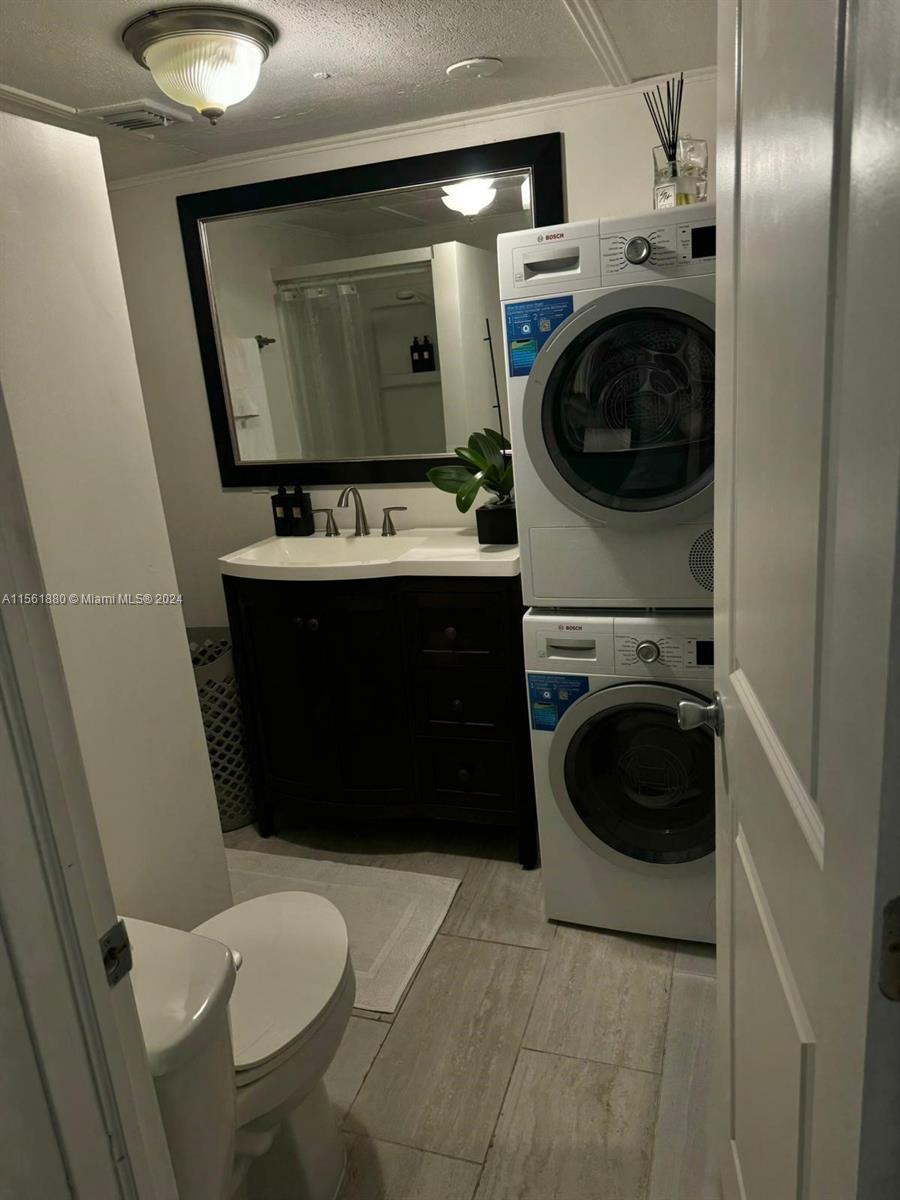 429 NE 5th Ct, Hallandale Beach, Florida 33009, 2 Bedrooms Bedrooms, ,1 BathroomBathrooms,Residential,For Sale,429 NE 5th Ct,A11561880