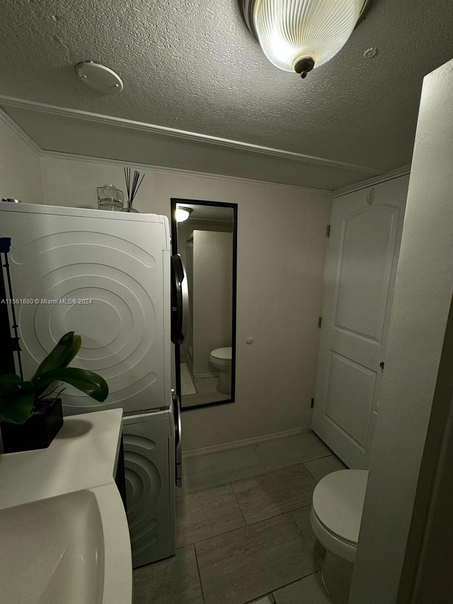 429 NE 5th Ct, Hallandale Beach, Florida 33009, 2 Bedrooms Bedrooms, ,1 BathroomBathrooms,Residential,For Sale,429 NE 5th Ct,A11561880