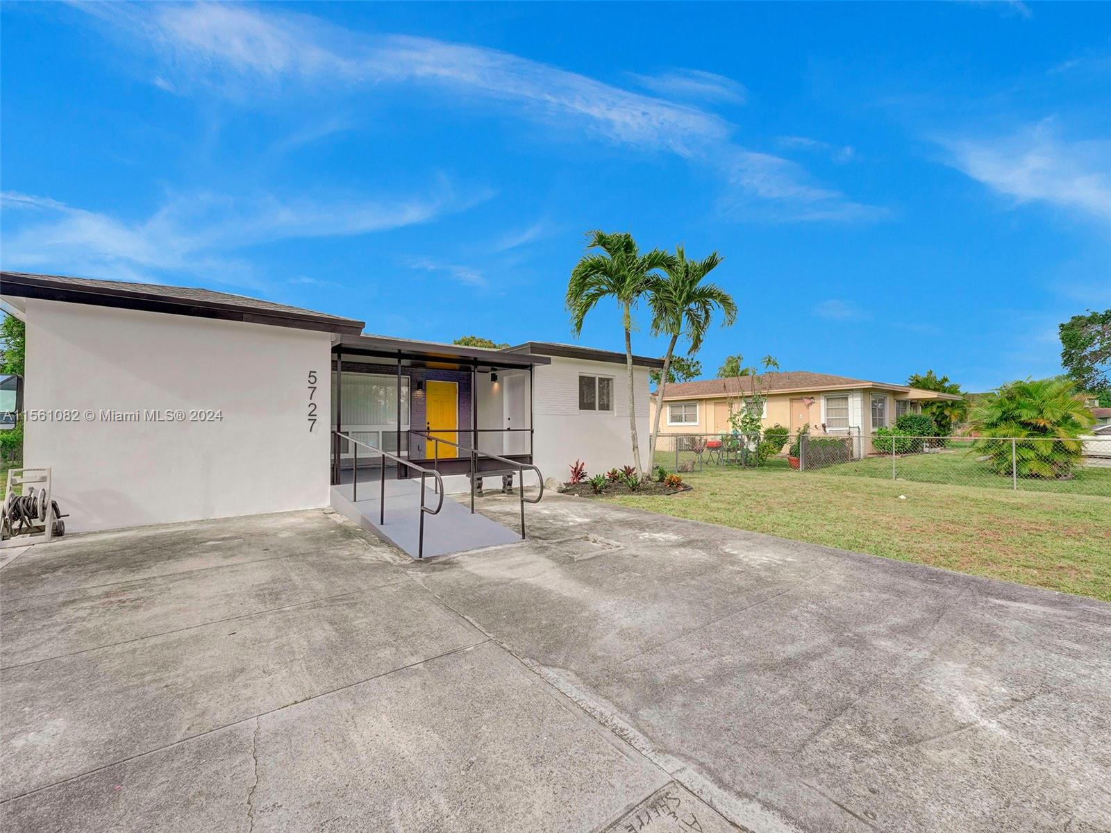 5727 SW 27th St, West Park, Florida 33023, 4 Bedrooms Bedrooms, ,2 BathroomsBathrooms,Residentiallease,For Rent,5727 SW 27th St,A11561082