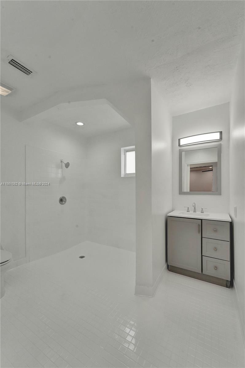 5727 SW 27th St, West Park, Florida 33023, 4 Bedrooms Bedrooms, ,2 BathroomsBathrooms,Residentiallease,For Rent,5727 SW 27th St,A11561082