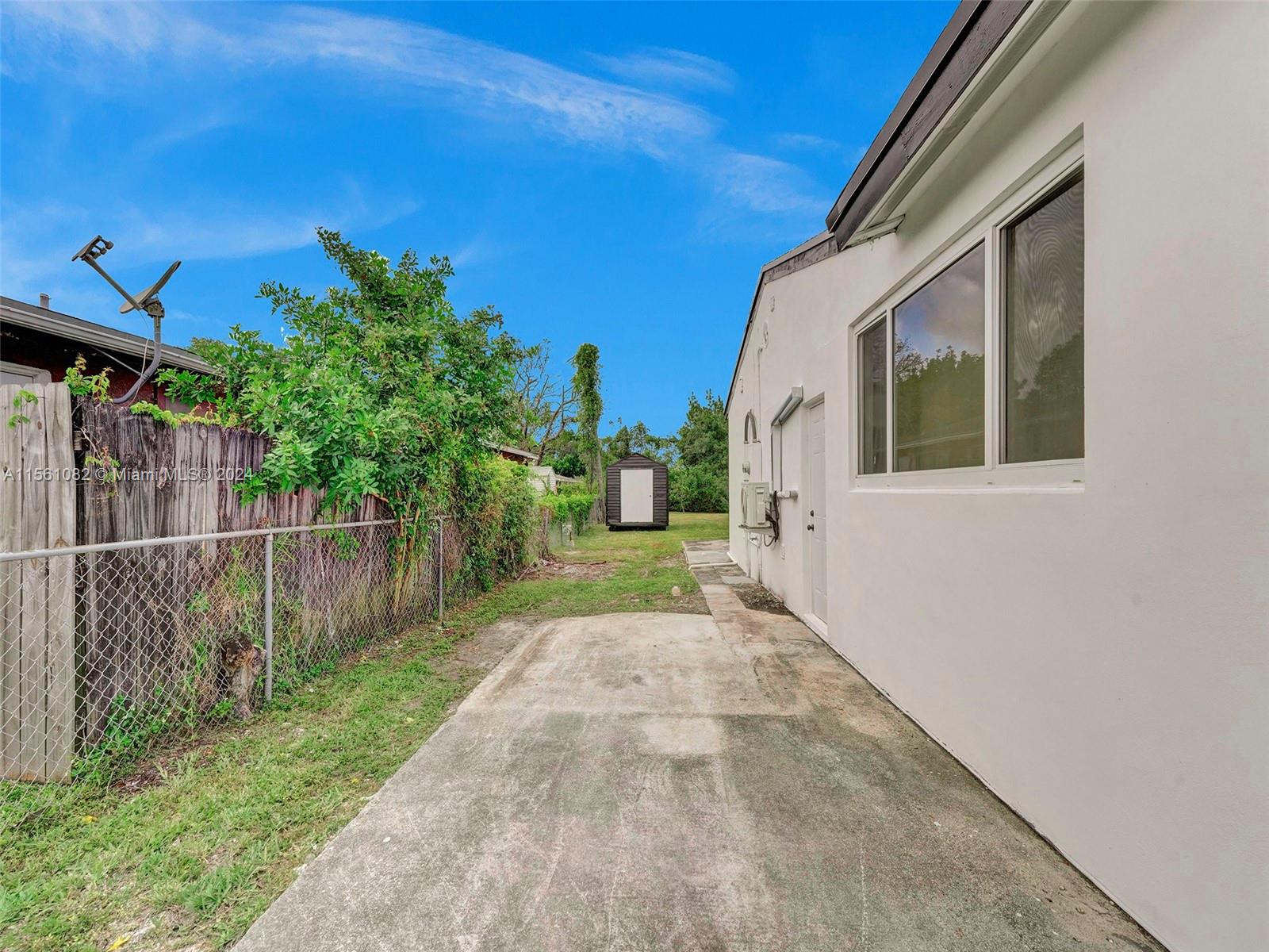 5727 SW 27th St, West Park, Florida 33023, 4 Bedrooms Bedrooms, ,2 BathroomsBathrooms,Residentiallease,For Rent,5727 SW 27th St,A11561082