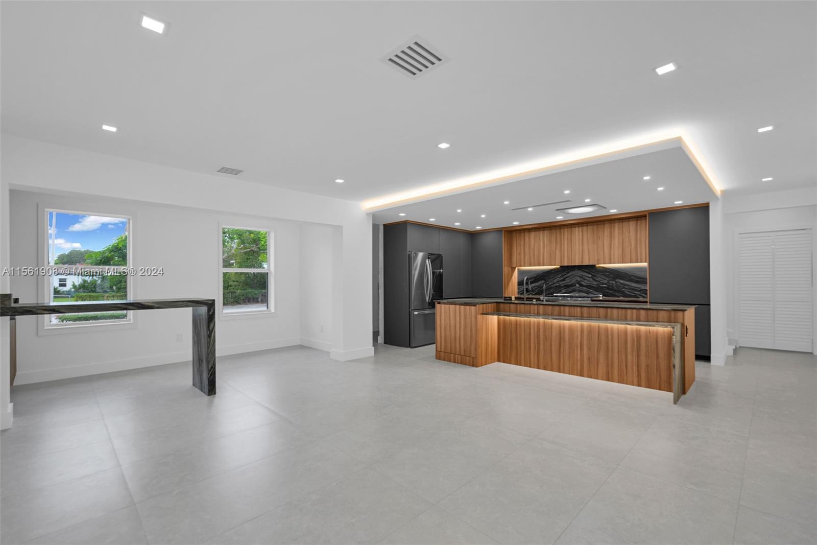 2121 SW 22nd Ave 2121, Miami, Florida 33145, 6 Bedrooms Bedrooms, ,5 BathroomsBathrooms,Residentiallease,For Rent,2121 SW 22nd Ave 2121,A11561908