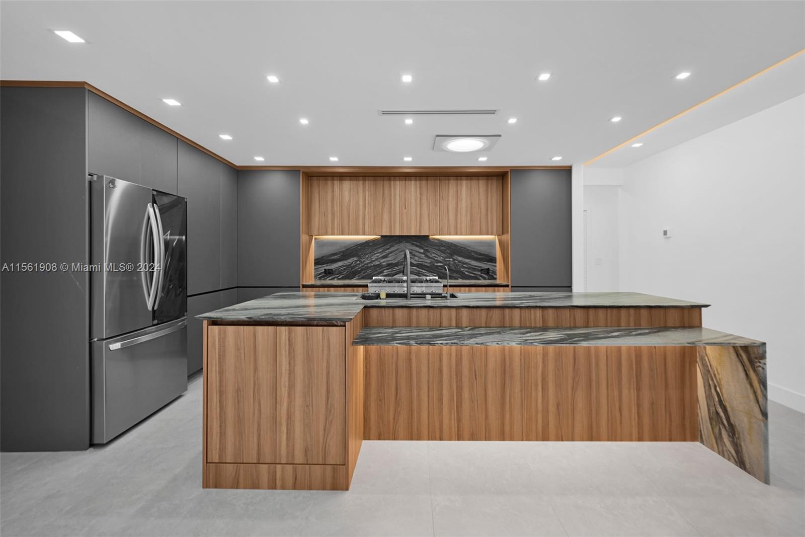 2121 SW 22nd Ave 2121, Miami, Florida 33145, 6 Bedrooms Bedrooms, ,5 BathroomsBathrooms,Residentiallease,For Rent,2121 SW 22nd Ave 2121,A11561908
