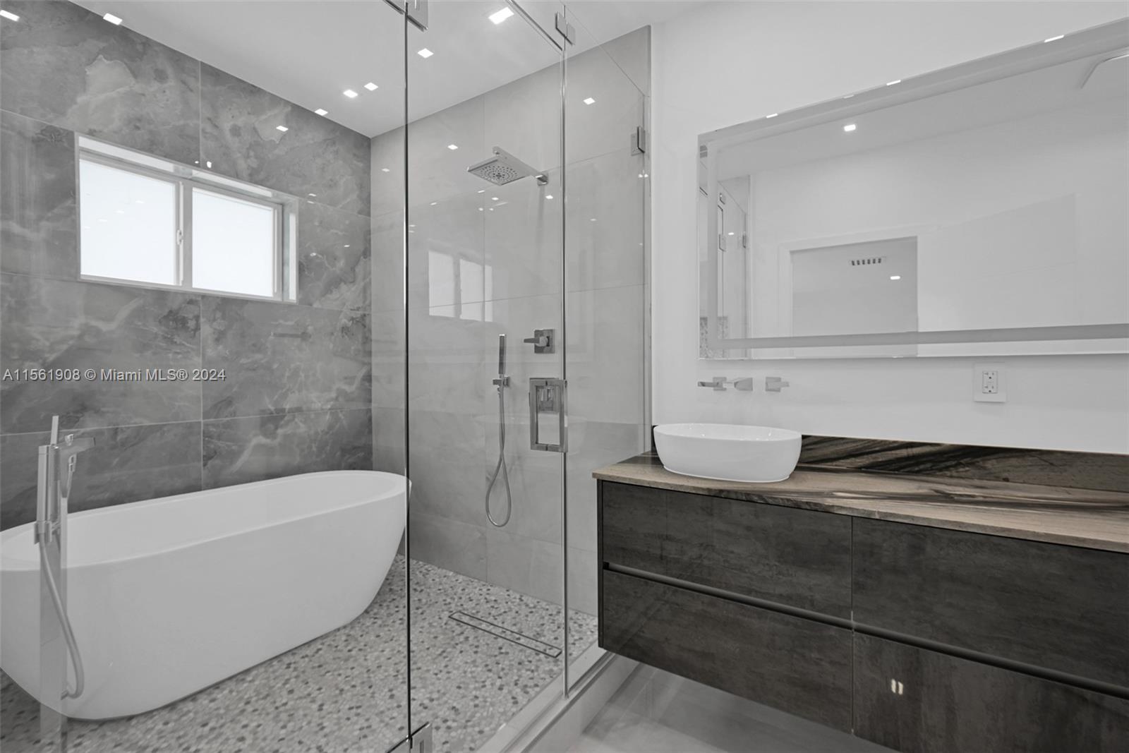 2121 SW 22nd Ave 2121, Miami, Florida 33145, 6 Bedrooms Bedrooms, ,5 BathroomsBathrooms,Residentiallease,For Rent,2121 SW 22nd Ave 2121,A11561908