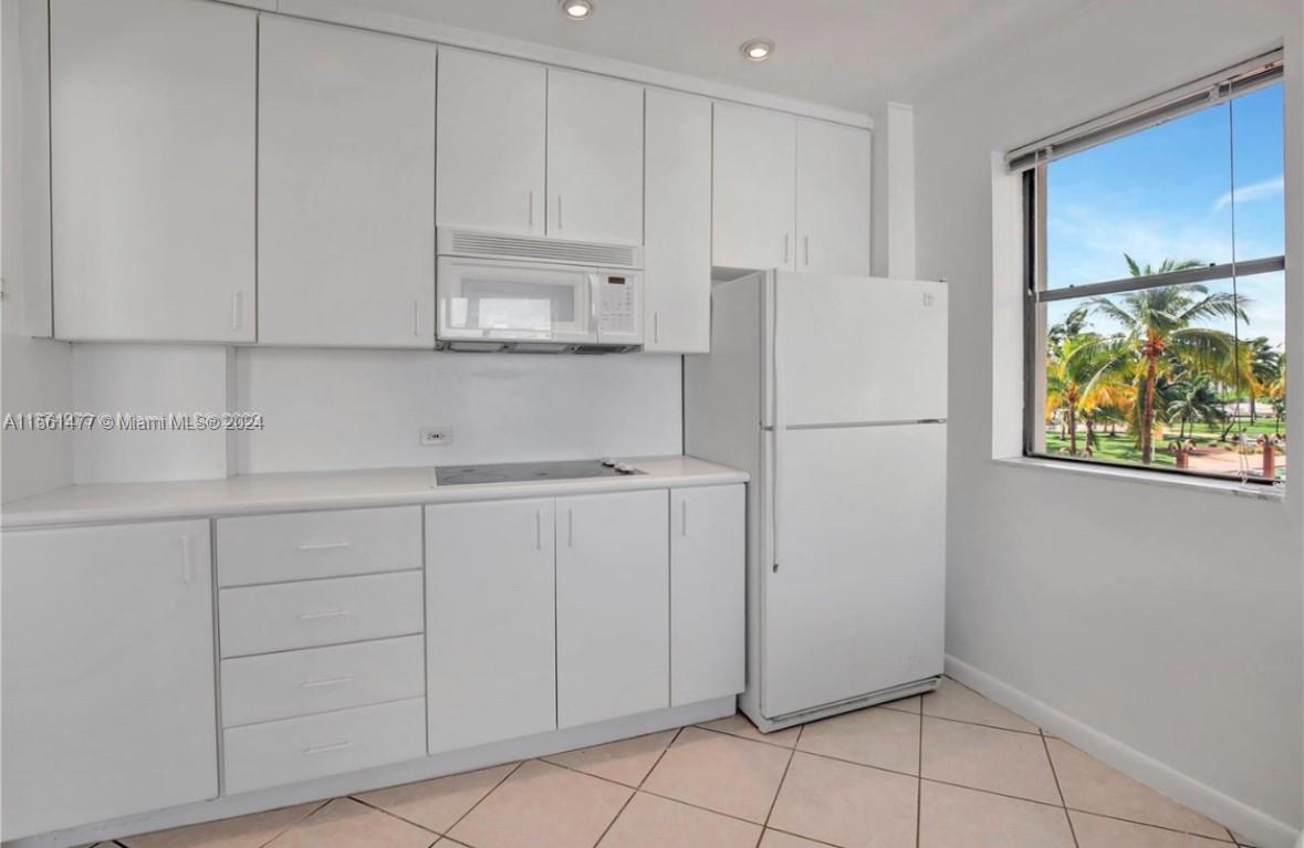 1390 Ocean Dr 306, Miami Beach, Florida 33139, 1 Bedroom Bedrooms, ,1 BathroomBathrooms,Residentiallease,For Rent,1390 Ocean Dr 306,A11561477