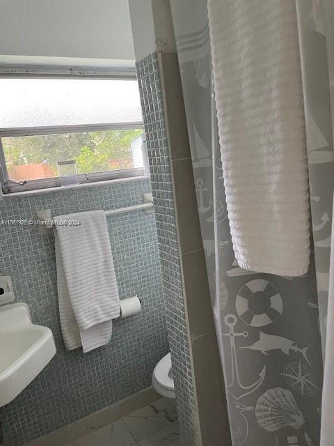 Hollywood, Florida 33020, 2 Bedrooms Bedrooms, ,2 BathroomsBathrooms,Residentiallease,For Rent,A11561926