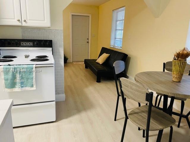 Hollywood, Florida 33020, 2 Bedrooms Bedrooms, ,2 BathroomsBathrooms,Residentiallease,For Rent,A11561926