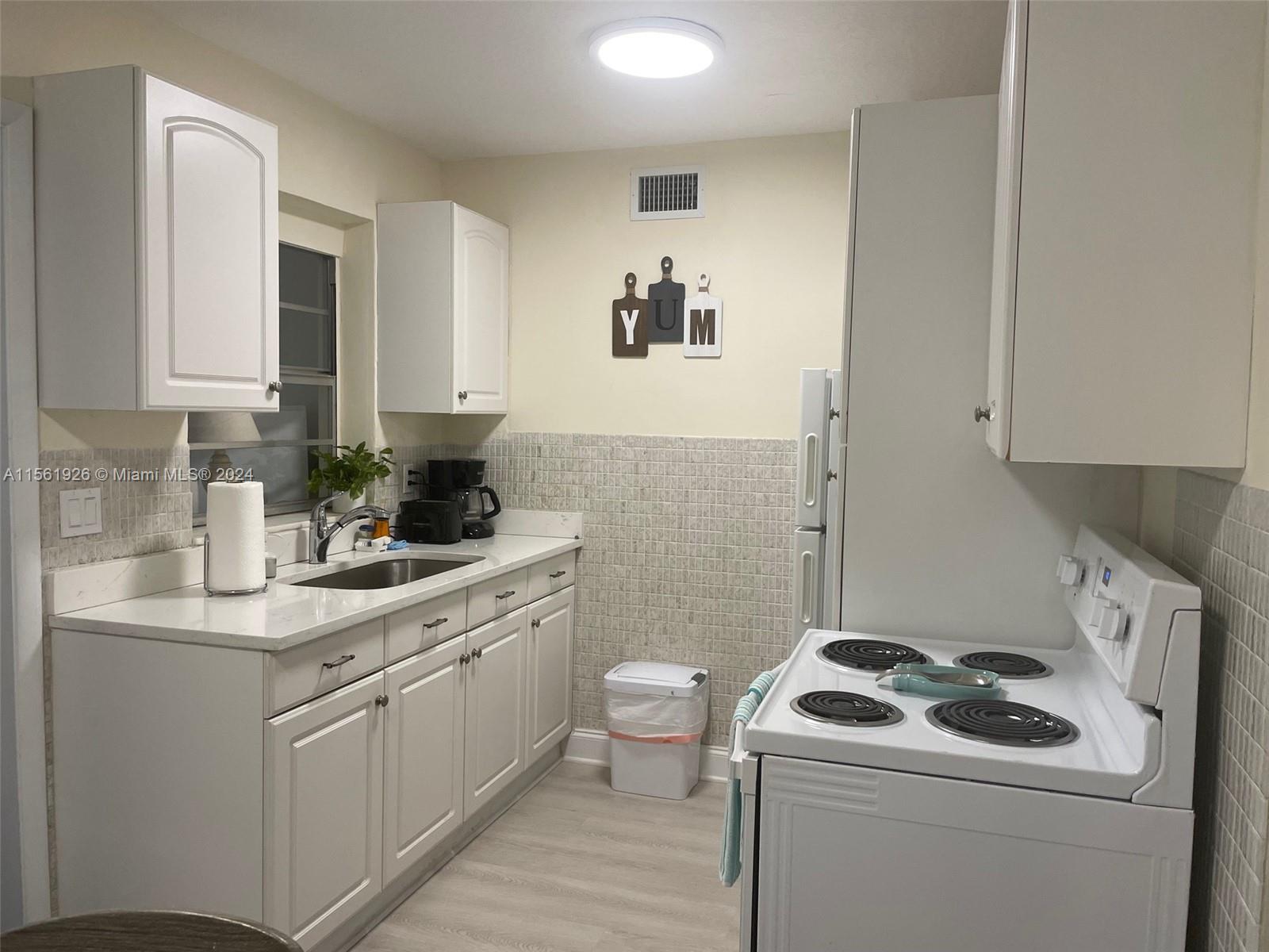 Hollywood, Florida 33020, 2 Bedrooms Bedrooms, ,2 BathroomsBathrooms,Residentiallease,For Rent,A11561926