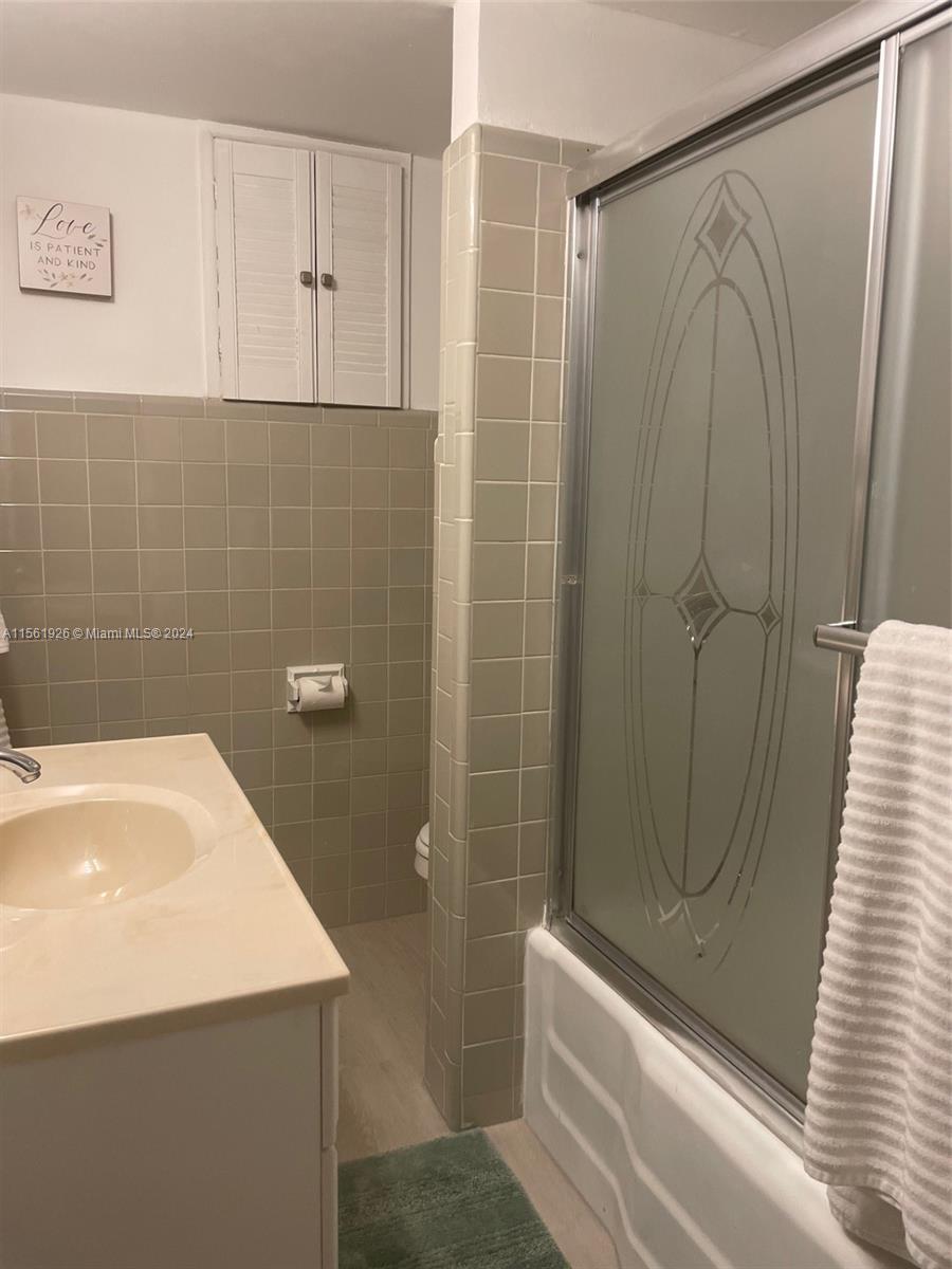 Hollywood, Florida 33020, 2 Bedrooms Bedrooms, ,2 BathroomsBathrooms,Residentiallease,For Rent,A11561926