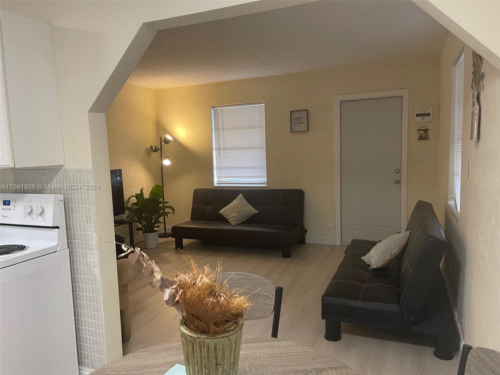 Hollywood, Florida 33020, 2 Bedrooms Bedrooms, ,2 BathroomsBathrooms,Residentiallease,For Rent,A11561926