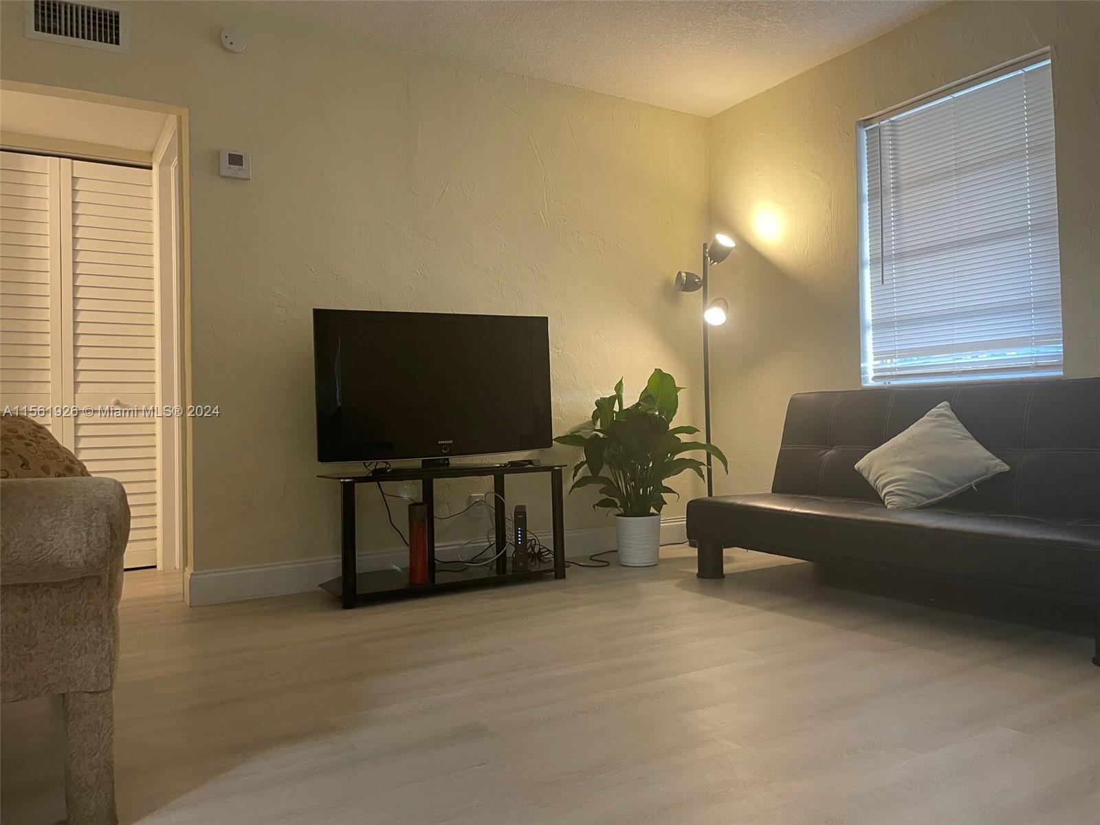 Hollywood, Florida 33020, 2 Bedrooms Bedrooms, ,2 BathroomsBathrooms,Residentiallease,For Rent,A11561926