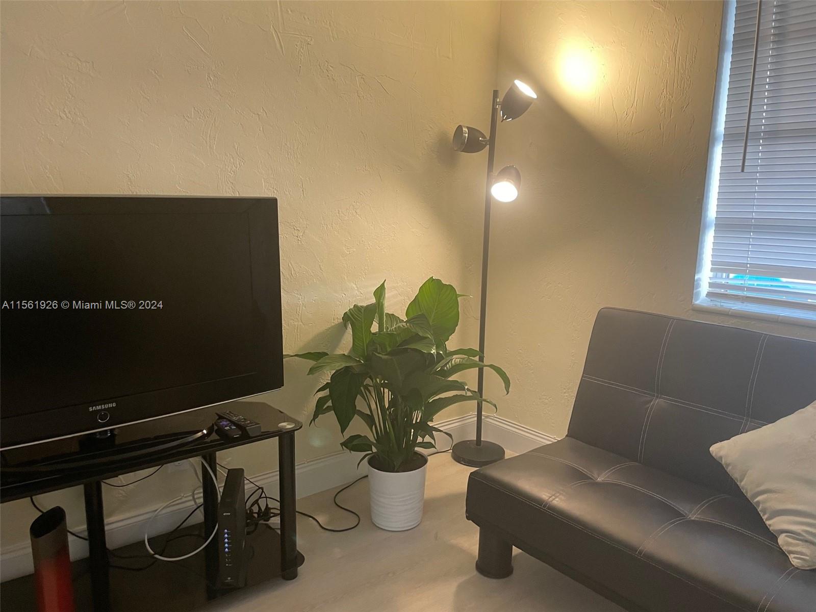 Hollywood, Florida 33020, 2 Bedrooms Bedrooms, ,2 BathroomsBathrooms,Residentiallease,For Rent,A11561926