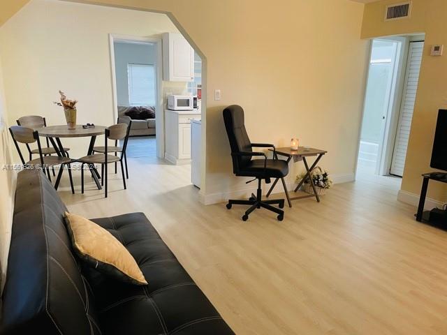 Hollywood, Florida 33020, 2 Bedrooms Bedrooms, ,2 BathroomsBathrooms,Residentiallease,For Rent,A11561926