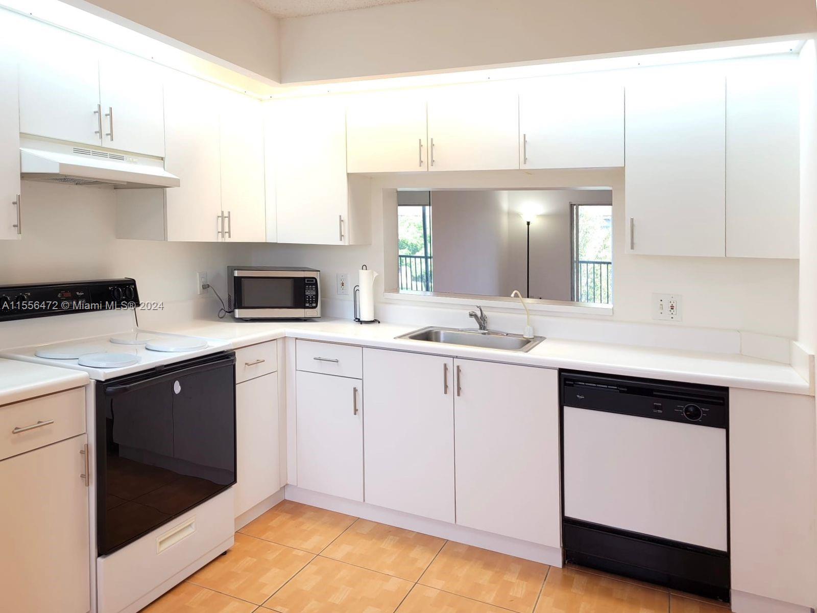 12651 SW 16th Ct 313B, Pembroke Pines, Florida 33027, 2 Bedrooms Bedrooms, ,2 BathroomsBathrooms,Residentiallease,For Rent,12651 SW 16th Ct 313B,A11556472