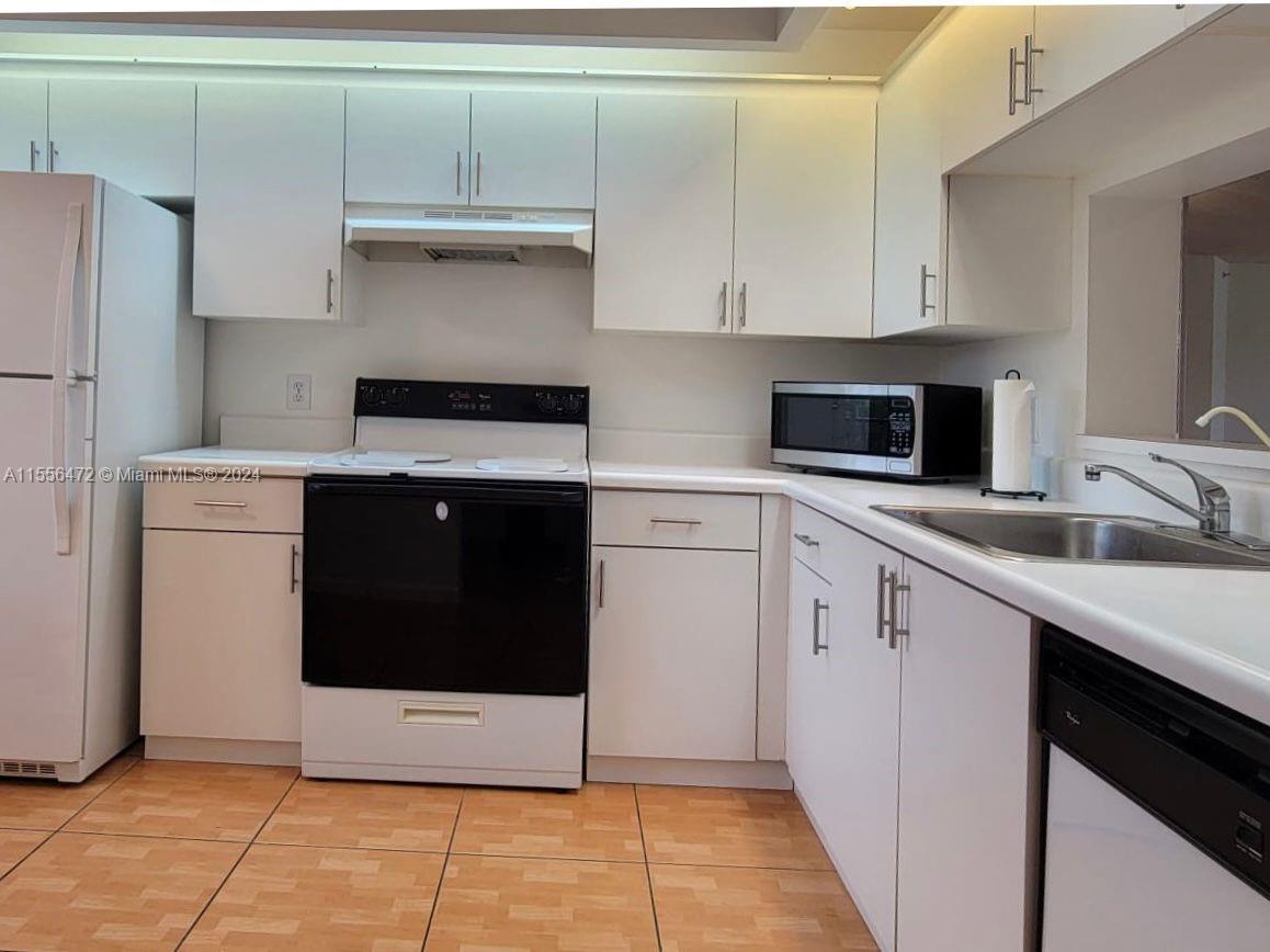 12651 SW 16th Ct 313B, Pembroke Pines, Florida 33027, 2 Bedrooms Bedrooms, ,2 BathroomsBathrooms,Residentiallease,For Rent,12651 SW 16th Ct 313B,A11556472