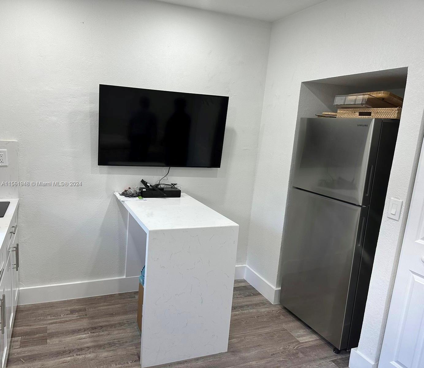 3045 SW 21st St 3047, Miami, Florida 33145, 1 Bedroom Bedrooms, ,1 BathroomBathrooms,Residentiallease,For Rent,3045 SW 21st St 3047,A11561948