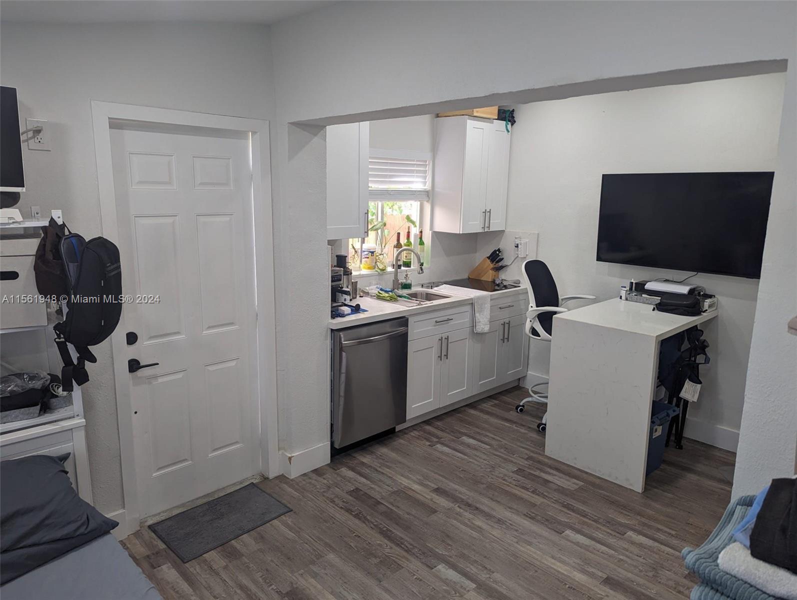 3045 SW 21st St 3047, Miami, Florida 33145, 1 Bedroom Bedrooms, ,1 BathroomBathrooms,Residentiallease,For Rent,3045 SW 21st St 3047,A11561948