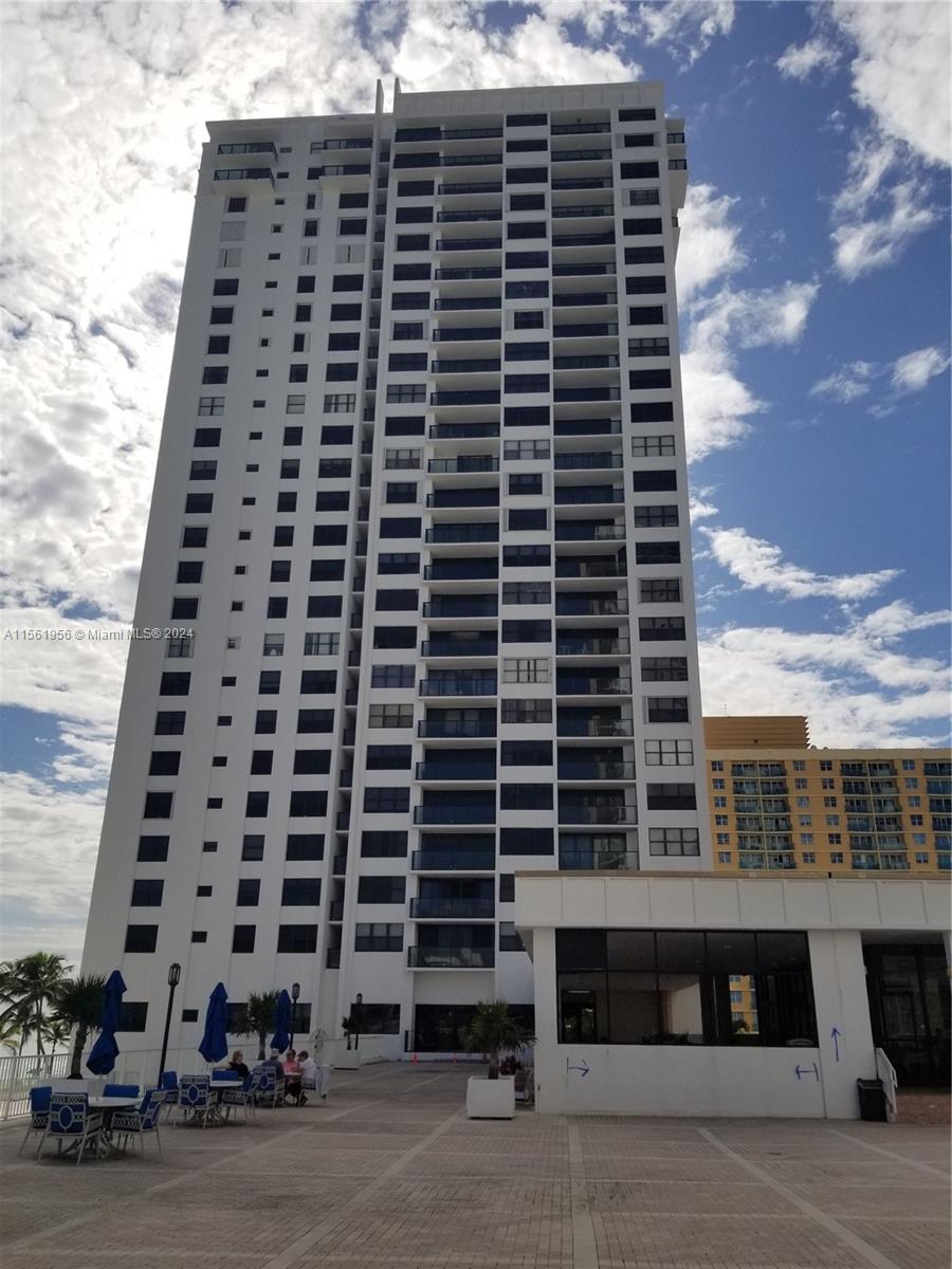 2301 S Ocean Dr 1104, Hollywood, Florida 33019, 2 Bedrooms Bedrooms, ,2 BathroomsBathrooms,Residentiallease,For Rent,2301 S Ocean Dr 1104,A11561956