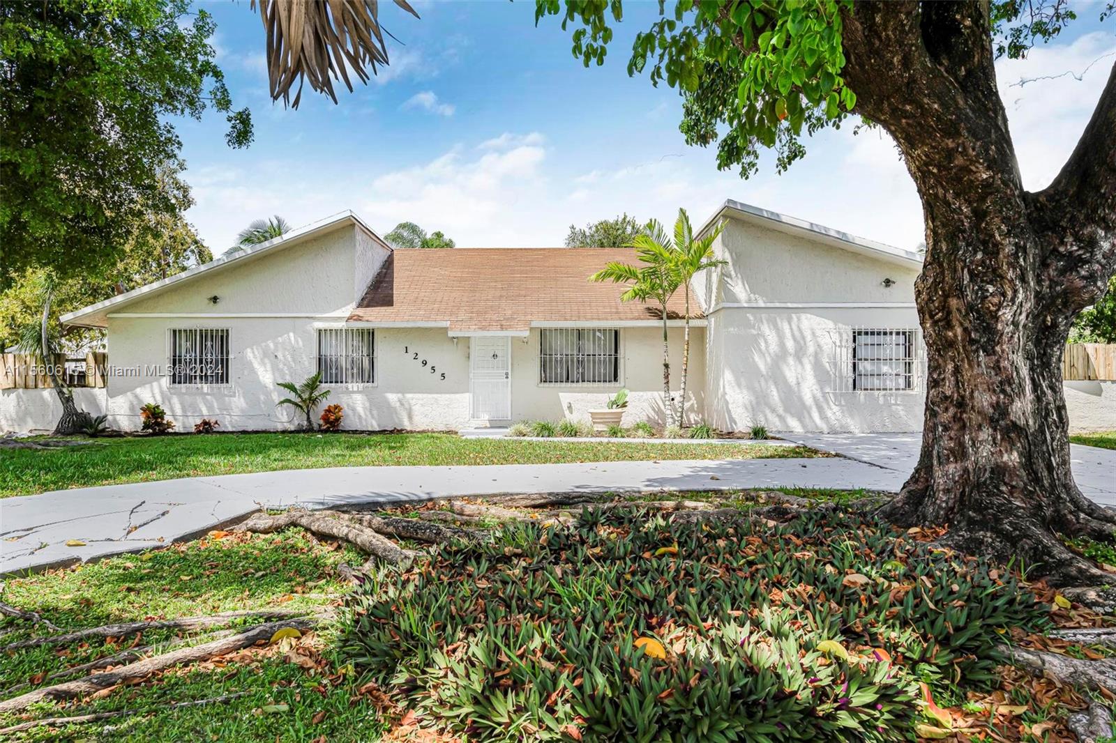 12955 SW 186th Ter  For Sale A11560615, FL
