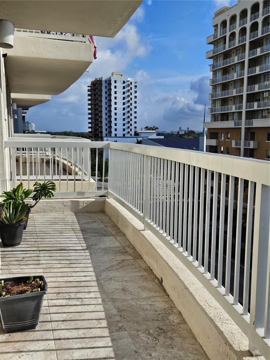 2400 SW 27th Ave 603, Miami, Florida 33145, 2 Bedrooms Bedrooms, ,2 BathroomsBathrooms,Residentiallease,For Rent,2400 SW 27th Ave 603,A11561791
