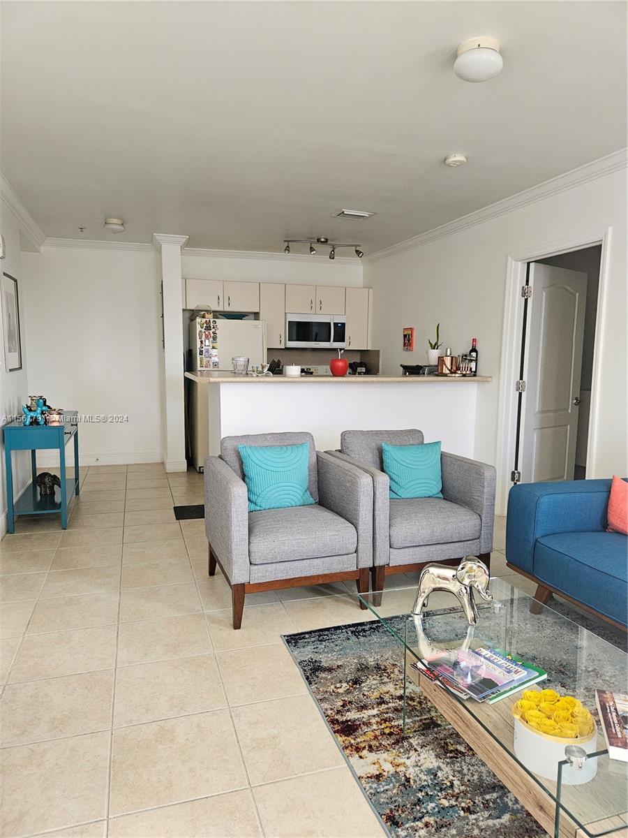 2400 SW 27th Ave 603, Miami, Florida 33145, 2 Bedrooms Bedrooms, ,2 BathroomsBathrooms,Residentiallease,For Rent,2400 SW 27th Ave 603,A11561791
