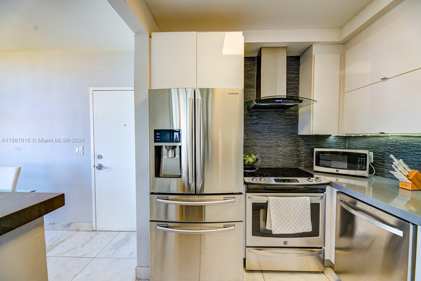 7441 Wayne Ave 10J, Miami Beach, Florida 33141, 2 Bedrooms Bedrooms, ,2 BathroomsBathrooms,Residentiallease,For Rent,7441 Wayne Ave 10J,A11561916