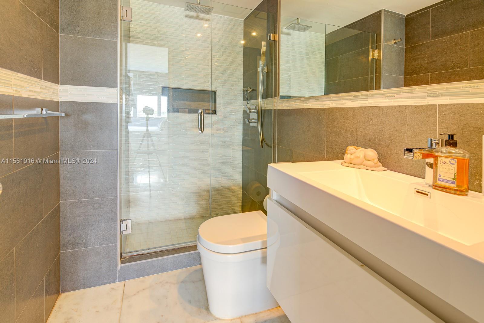 7441 Wayne Ave 10J, Miami Beach, Florida 33141, 2 Bedrooms Bedrooms, ,2 BathroomsBathrooms,Residentiallease,For Rent,7441 Wayne Ave 10J,A11561916