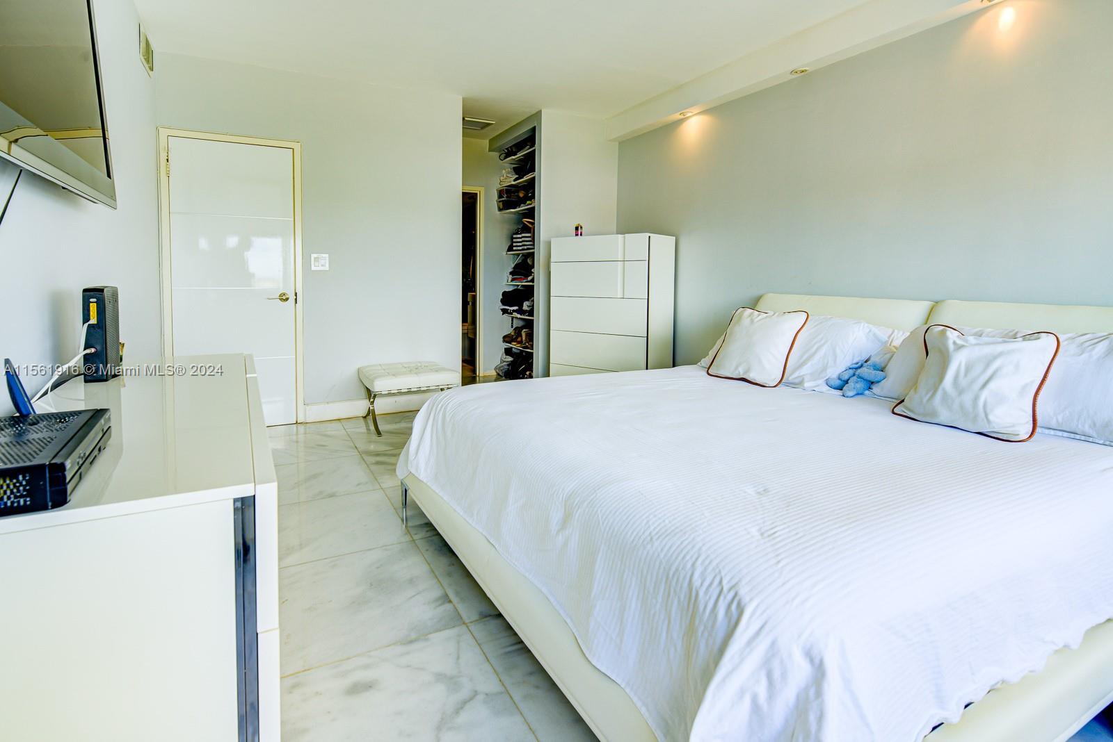 7441 Wayne Ave 10J, Miami Beach, Florida 33141, 2 Bedrooms Bedrooms, ,2 BathroomsBathrooms,Residentiallease,For Rent,7441 Wayne Ave 10J,A11561916