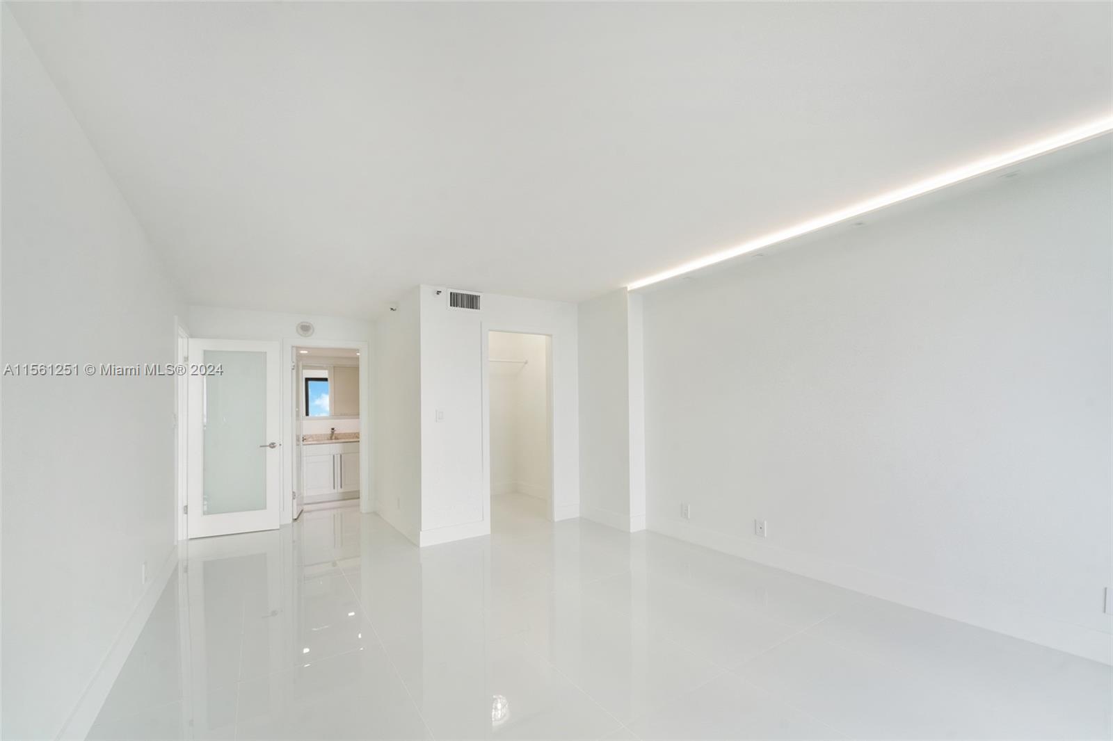 2555 Collins Ave 807, Miami Beach, Florida 33140, 1 Bedroom Bedrooms, ,2 BathroomsBathrooms,Residentiallease,For Rent,2555 Collins Ave 807,A11561251