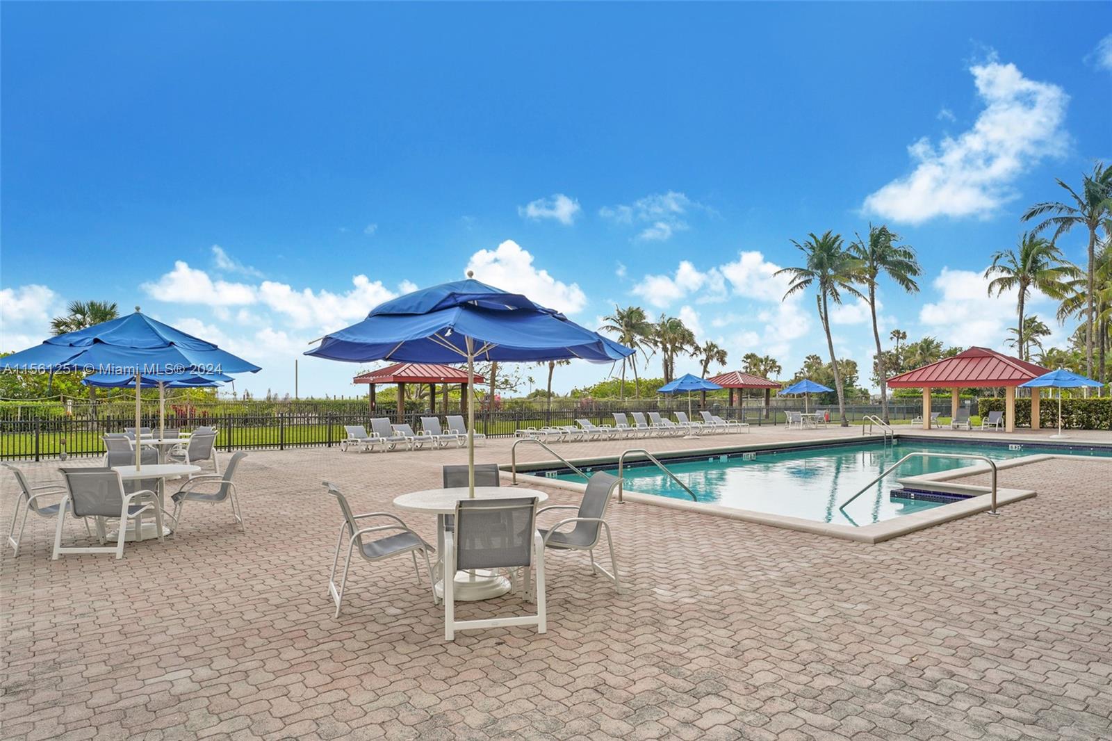 2555 Collins Ave 807, Miami Beach, Florida 33140, 1 Bedroom Bedrooms, ,2 BathroomsBathrooms,Residentiallease,For Rent,2555 Collins Ave 807,A11561251