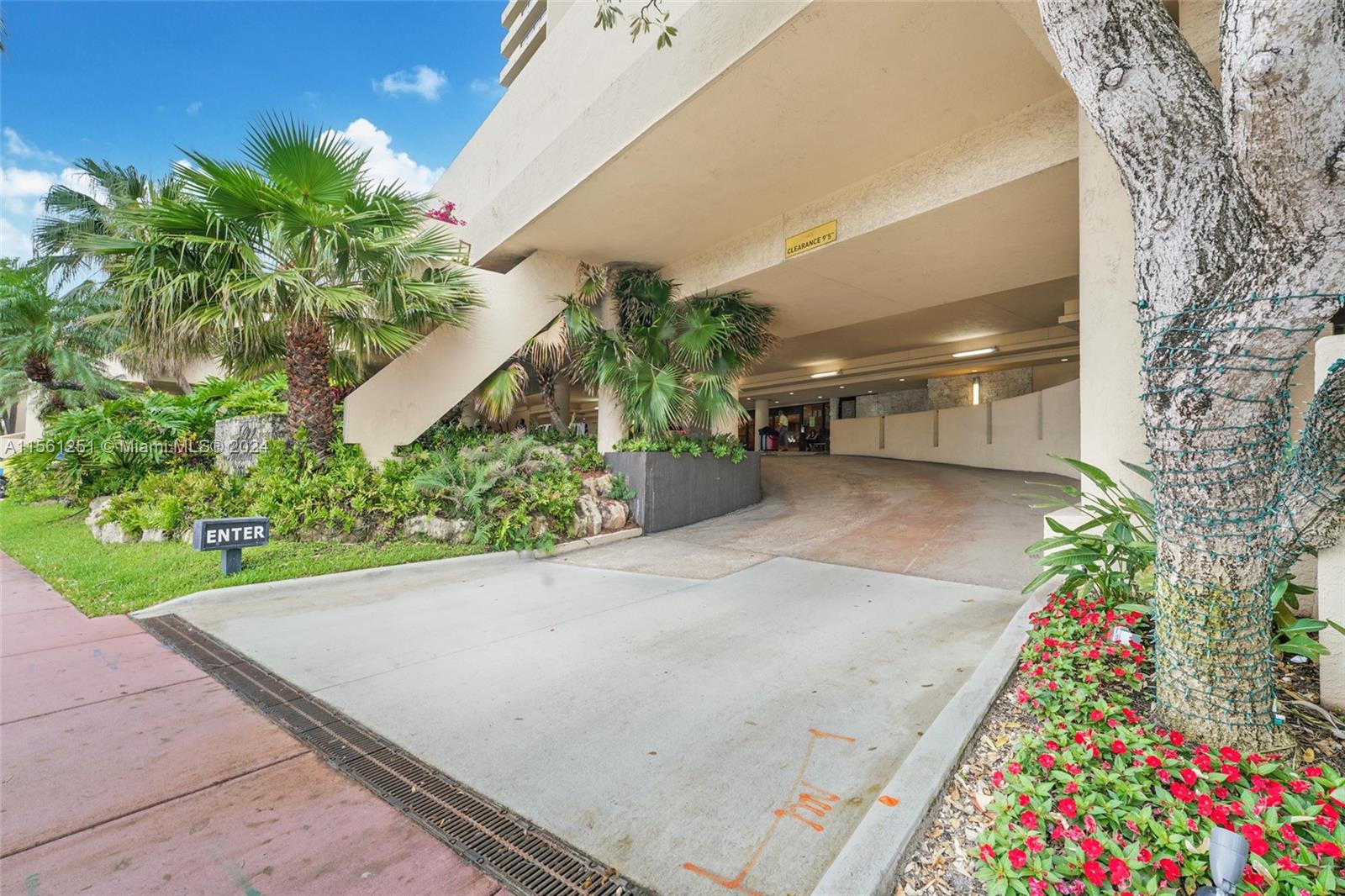 2555 Collins Ave 807, Miami Beach, Florida 33140, 1 Bedroom Bedrooms, ,2 BathroomsBathrooms,Residentiallease,For Rent,2555 Collins Ave 807,A11561251