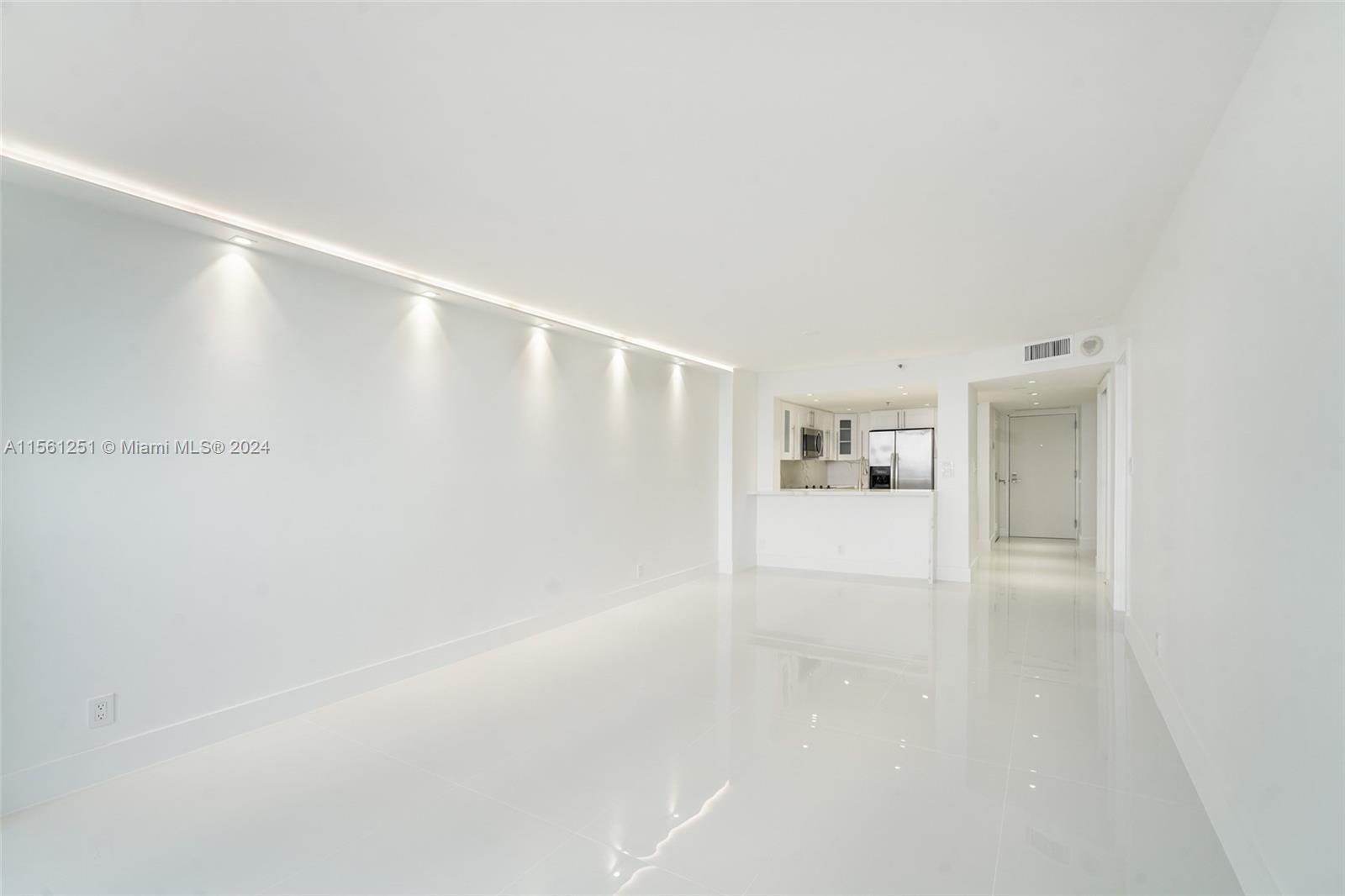 2555 Collins Ave 807, Miami Beach, Florida 33140, 1 Bedroom Bedrooms, ,2 BathroomsBathrooms,Residentiallease,For Rent,2555 Collins Ave 807,A11561251