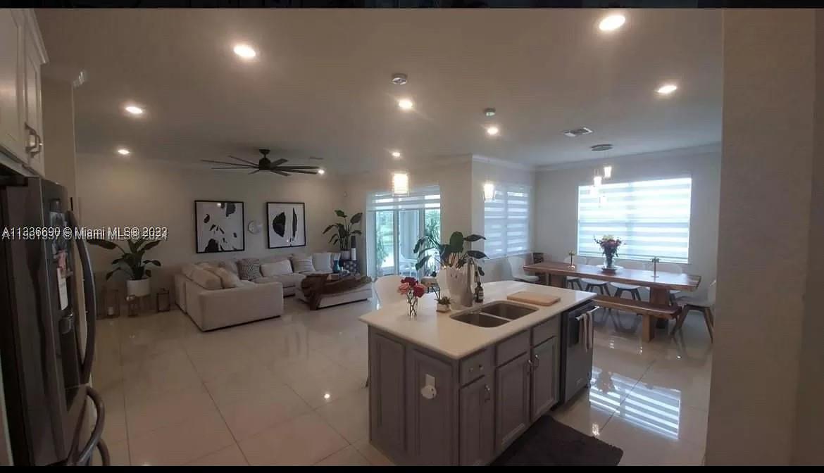 Hollywood, Florida 33021, 5 Bedrooms Bedrooms, ,2 BathroomsBathrooms,Residential,For Sale,A11561937