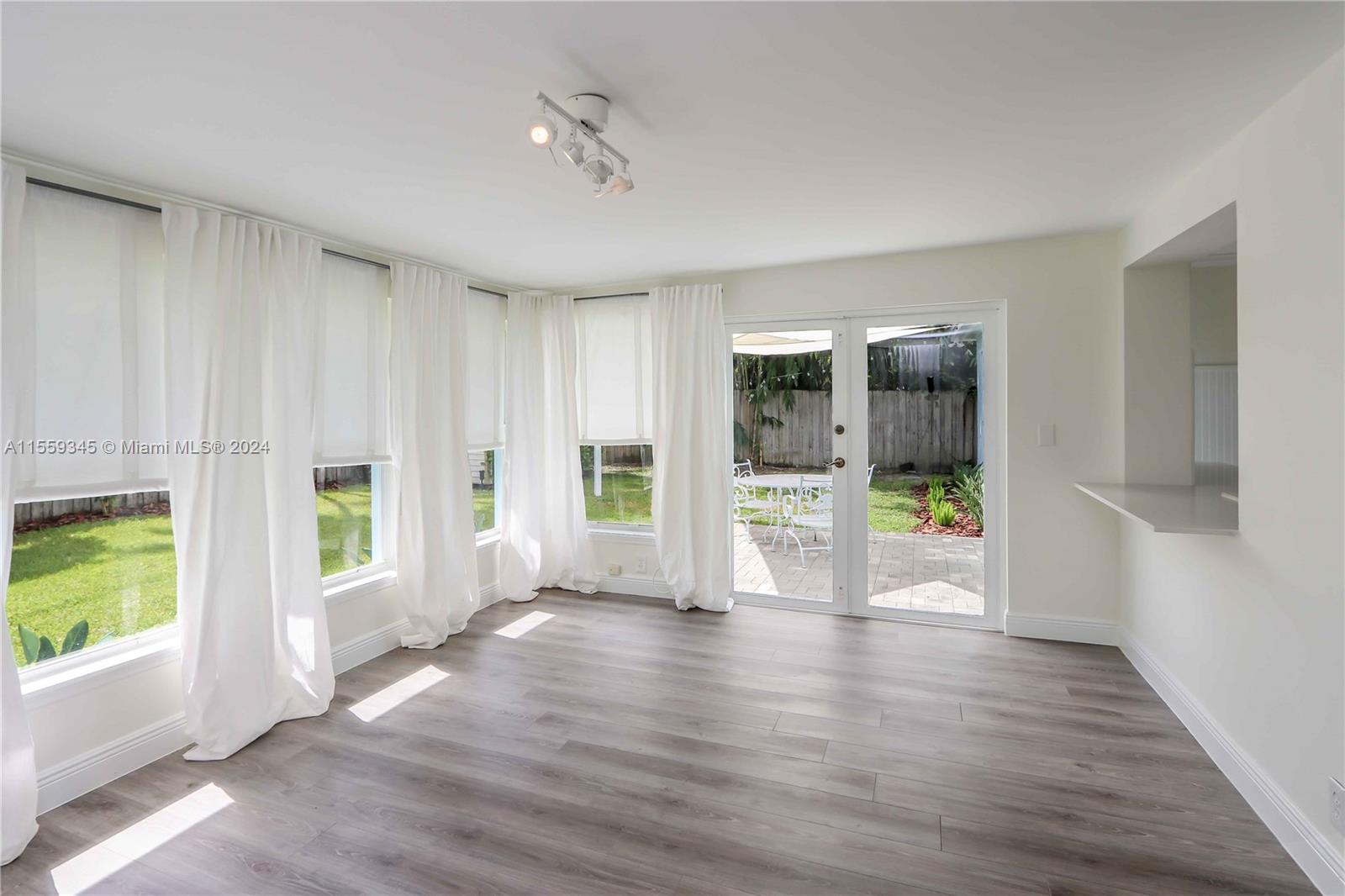8035 SW 63rd Pl, South Miami, Florida 33143, 3 Bedrooms Bedrooms, ,2 BathroomsBathrooms,Residentiallease,For Rent,8035 SW 63rd Pl,A11559345