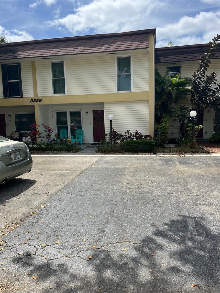 3326 Farragut St 6B, Hollywood, Florida 33021, 4 Bedrooms Bedrooms, ,2 BathroomsBathrooms,Residentiallease,For Rent,3326 Farragut St 6B,A11561969