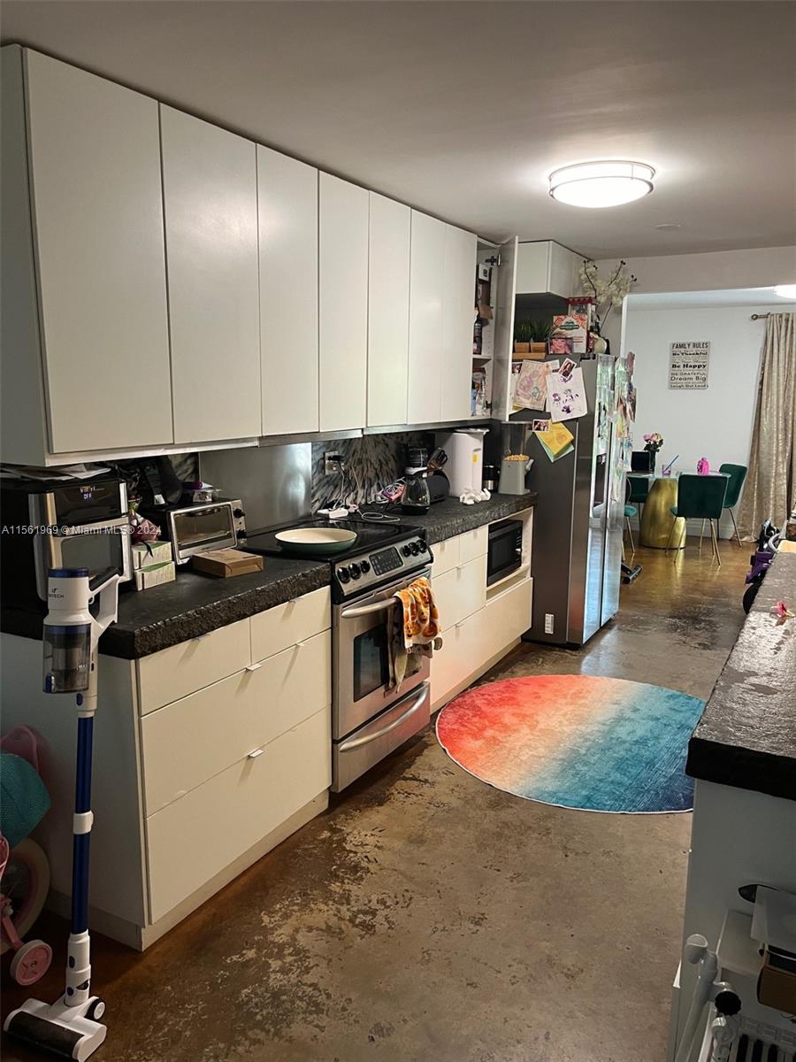 3326 Farragut St 6B, Hollywood, Florida 33021, 4 Bedrooms Bedrooms, ,2 BathroomsBathrooms,Residentiallease,For Rent,3326 Farragut St 6B,A11561969