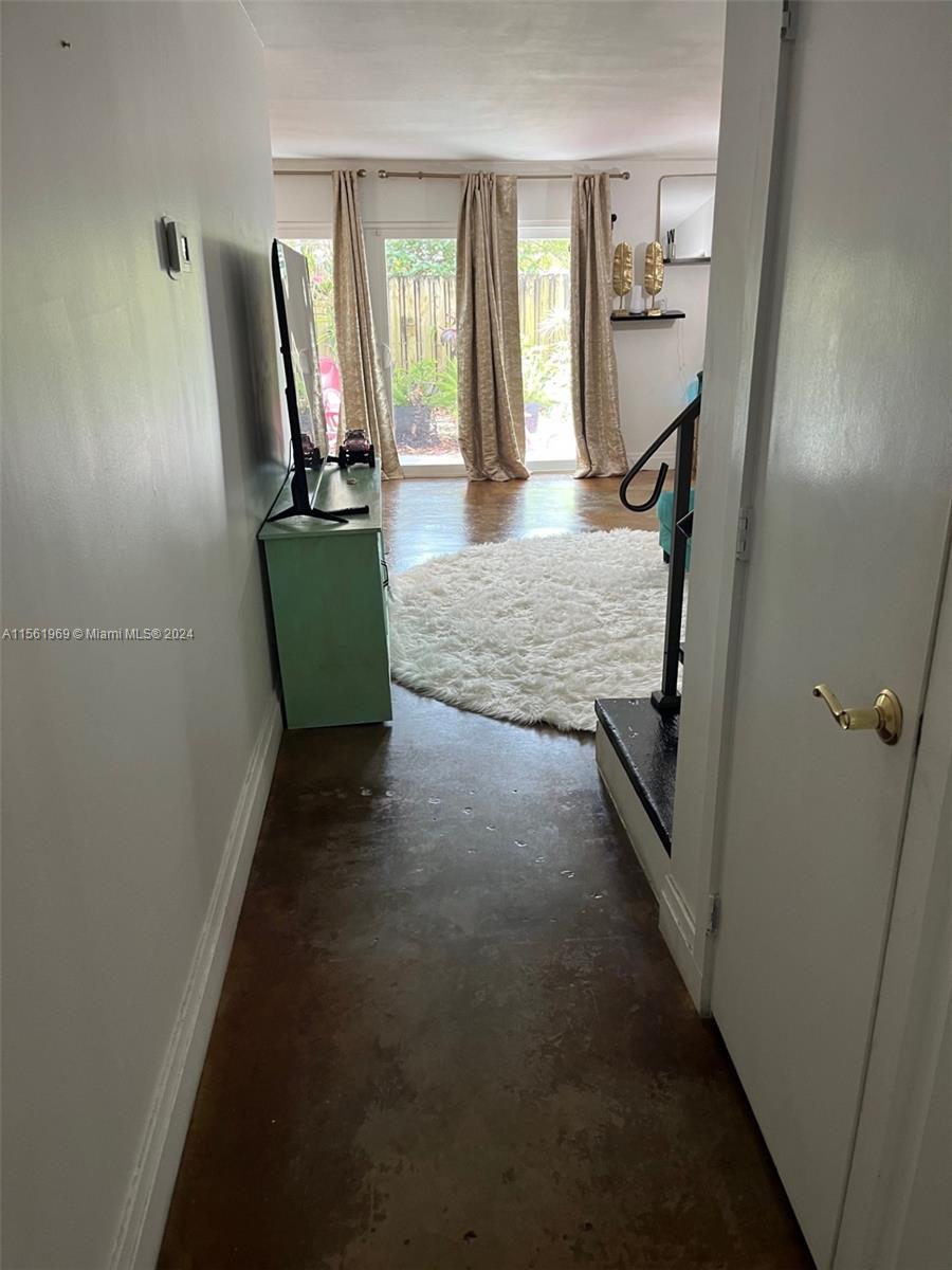 3326 Farragut St 6B, Hollywood, Florida 33021, 4 Bedrooms Bedrooms, ,2 BathroomsBathrooms,Residentiallease,For Rent,3326 Farragut St 6B,A11561969