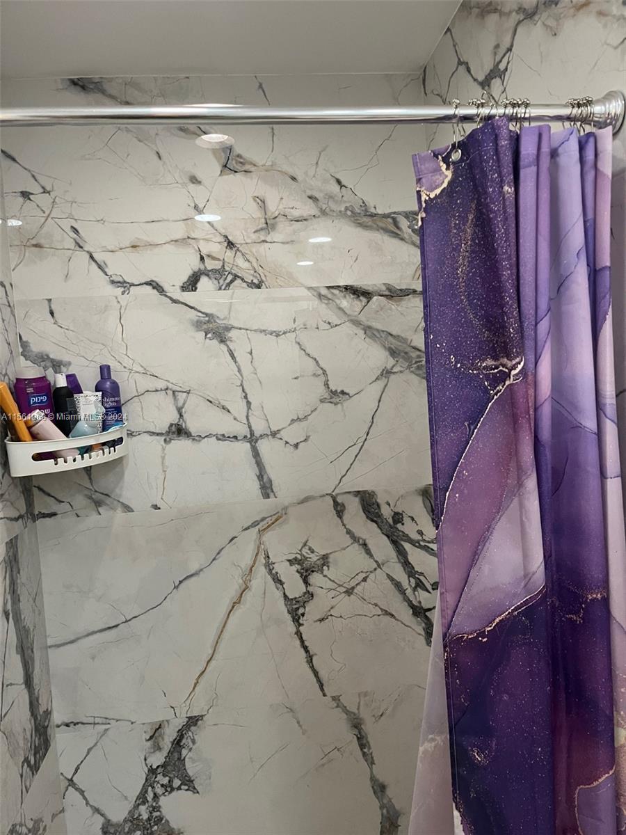 3326 Farragut St 6B, Hollywood, Florida 33021, 4 Bedrooms Bedrooms, ,2 BathroomsBathrooms,Residentiallease,For Rent,3326 Farragut St 6B,A11561969